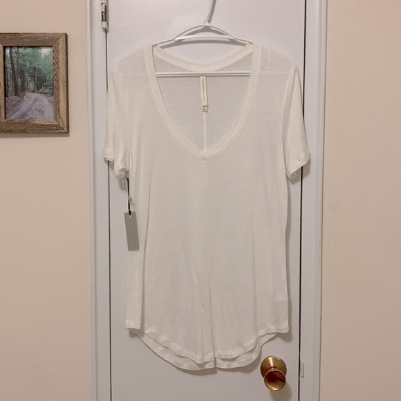 The Group by Babaton White V-Neck Tee (US M). NWT. - Picture 1 of 4